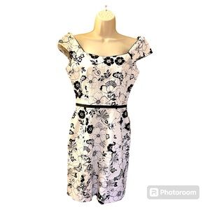 Lovely Tahari dress, perfect for a summer afternoon